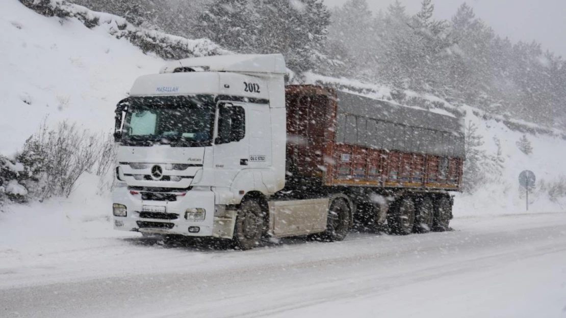 Kastamonu'da Araçlar Yolda Mahsur Kaldı