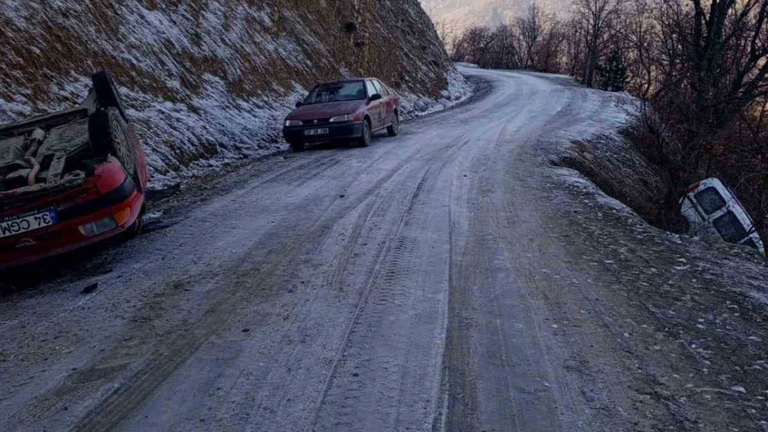 Gizli Buzlanma Kazaları Beraberinde Getirdi: 2 Yaralı