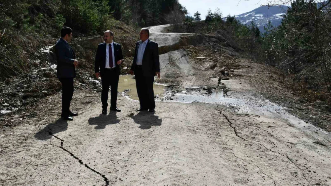 Kastamonu'da Heyelan Sebebiyle Yol, 4 Metre Kaydı