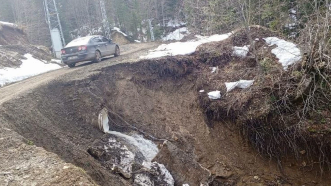 Kastamonu'da Heyelan Sebebiyle Yol Çöktü