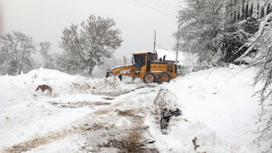 Kastamonu'da Kapanan Yollarda Çalışmalar Sürüyor