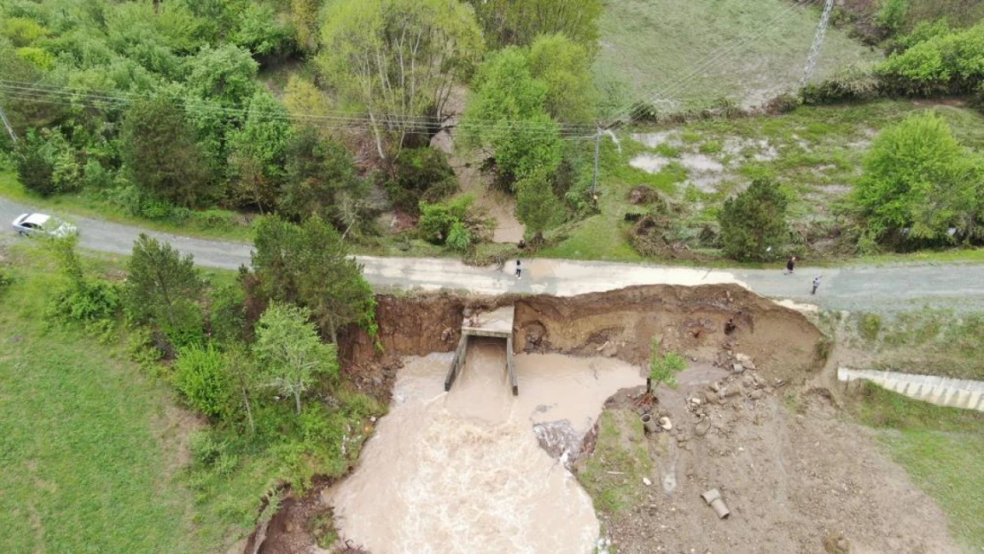 Kastamonu'da sel sonrası yol çöktü, arazileri su bastı