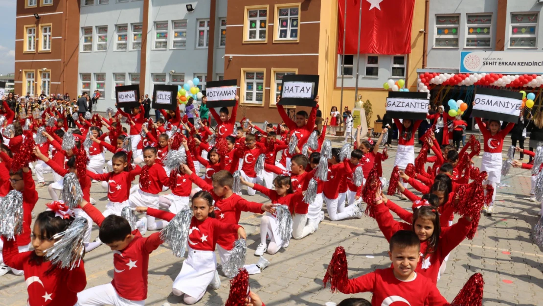 Kastamonu'daki 23 Nisan kutlamalarında depremzede çocuklar unutulmadı