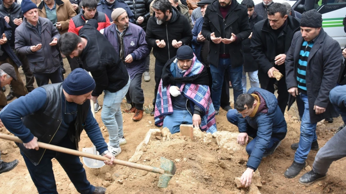 Kastamonu'daki Otobüs Kazasında Hayatını Kaybeden Kadın Toprağa Verildi