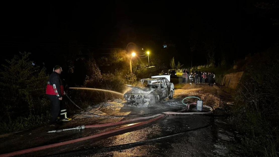 Kastamonu İnebolu'da seyir halindeki araç alev aldı