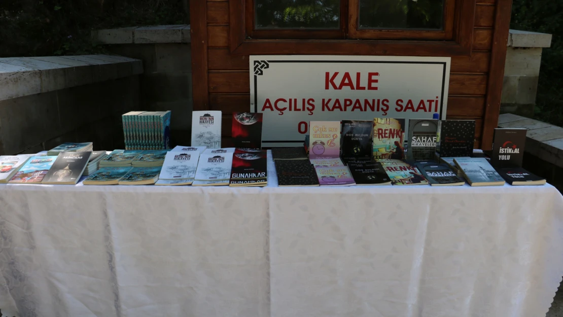 Kastamonu Kalesi'nde kitap imza günü