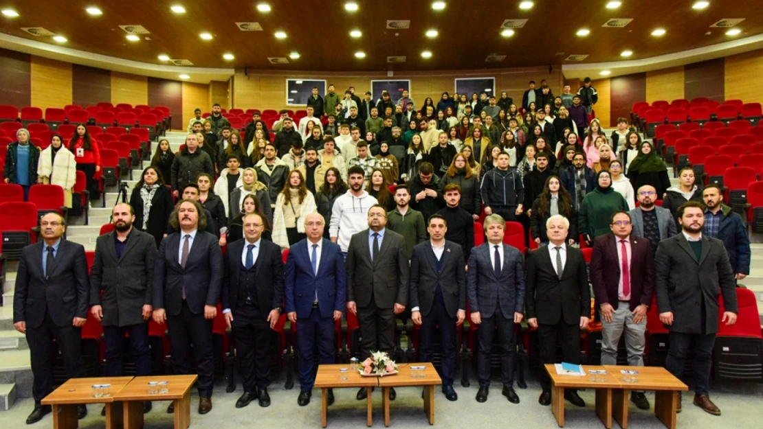 Kastamonu Üniversitesi'nde 'Dünya Ekonomisinde Güncel Gelişmeler' Konferansı