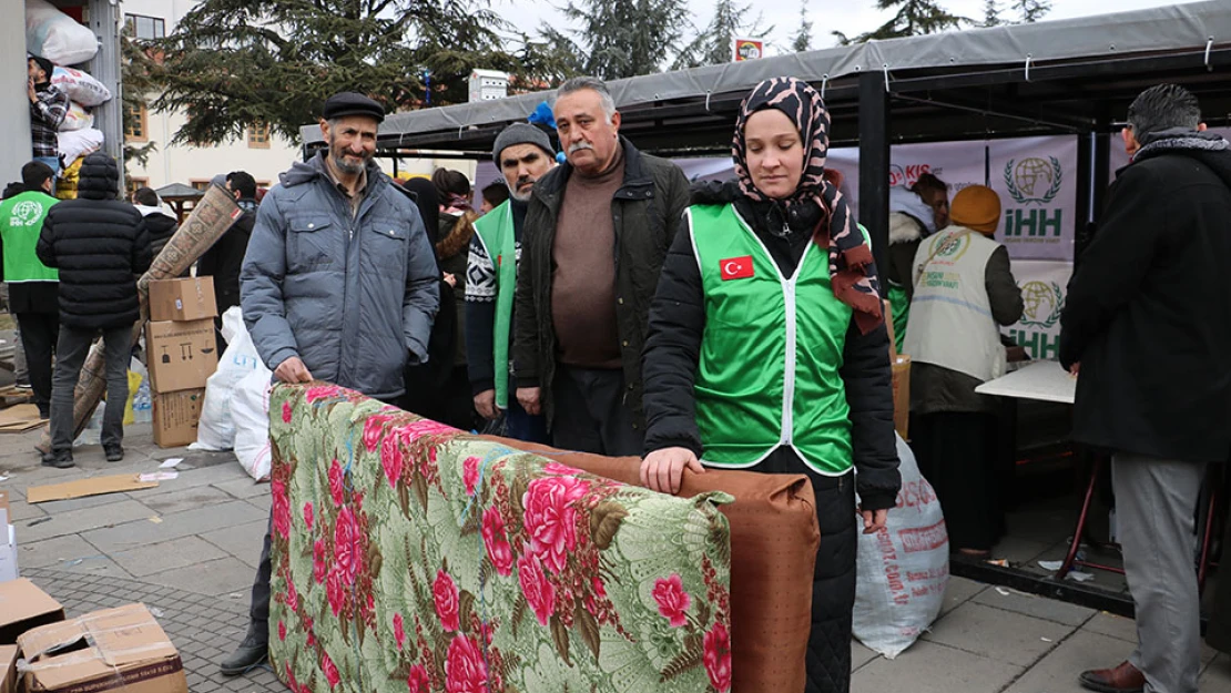 Kaybettiği parası bağışladığı yataktan çıktı, onu da bağışladı