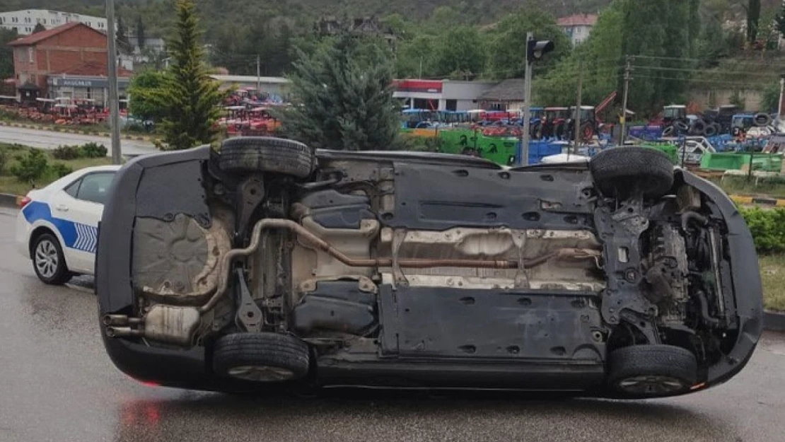 Kayganlaşan Yol Kazaya Neden Oldu 3 Yaralı