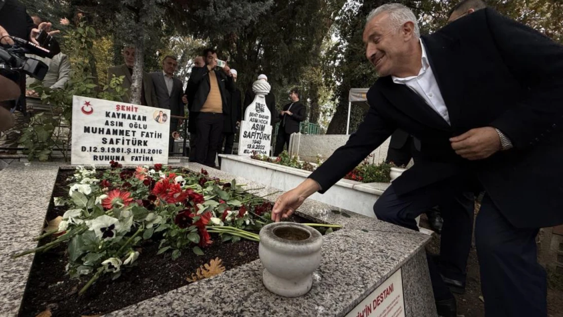 Kaymakam Safitürk, Kabri Başında Anıldı