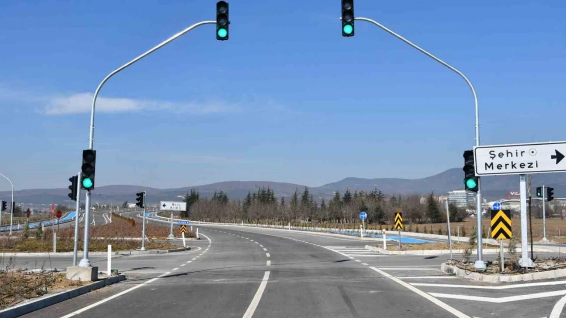 Kaza Üzerine Kaza Olan Kavşağa Trafik Işık Sistemi Kuruldu