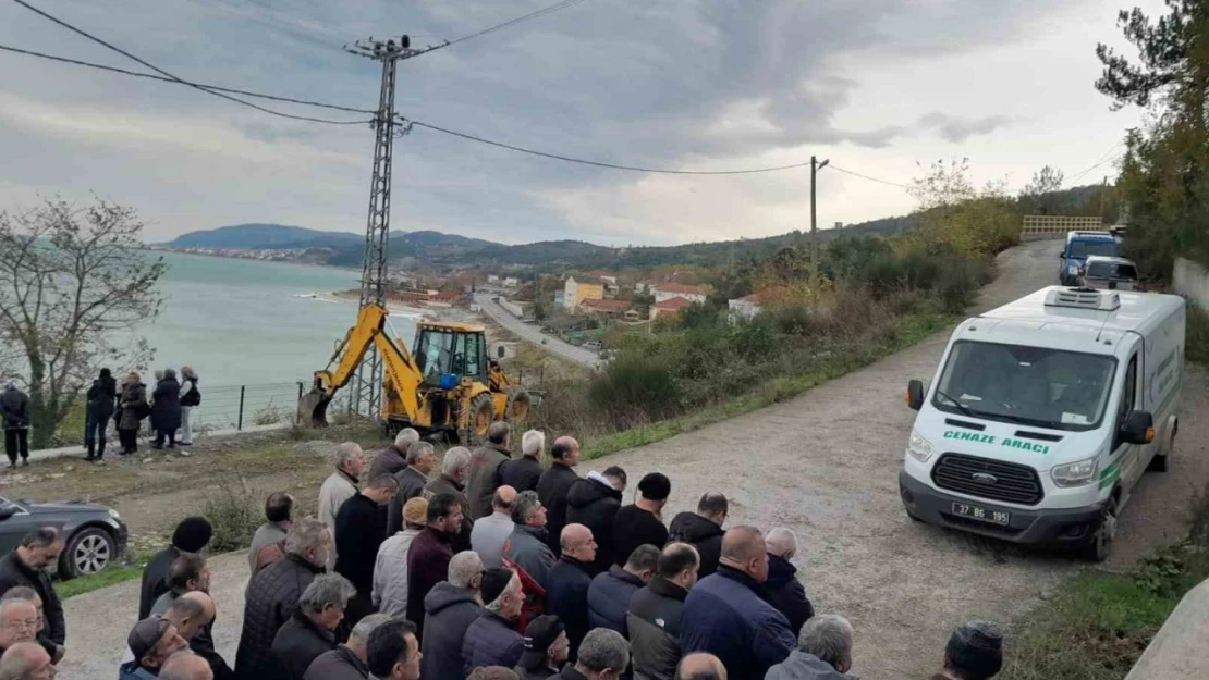 Kastamonu'daki Kazada Hayatını Kaybeden Demiral, Sinop'ta Toprağa Verildi
