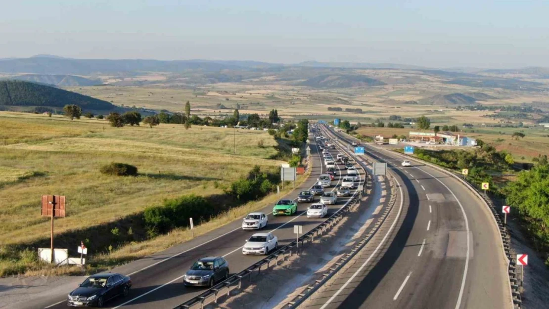 Kemikli Rampaları'nda Tatil Dönüşü Yoğunluğu Sürüyor