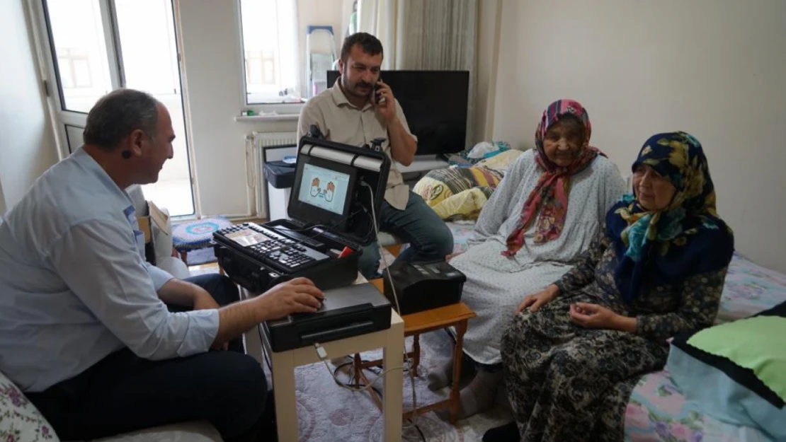 Kimlik değişimleri evlerinde yapıldı