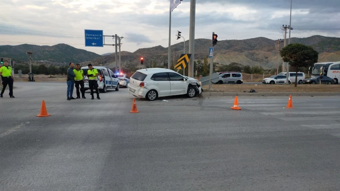 Kırmızı Işık İhlali Trafik Kazasına Neden Oldu