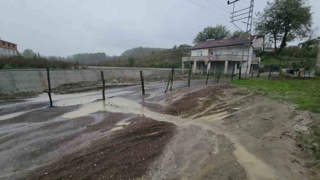 Arazisini Kullandırmamak İçin Tel Örgü Çekti