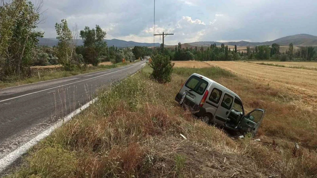 Kontrolden Çıkan Araç Şarampole Uçtu: 3 Yaralı