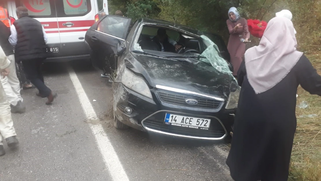 Kontrolden çıkan otomobil şarampole devrildi: 2 yaralı
