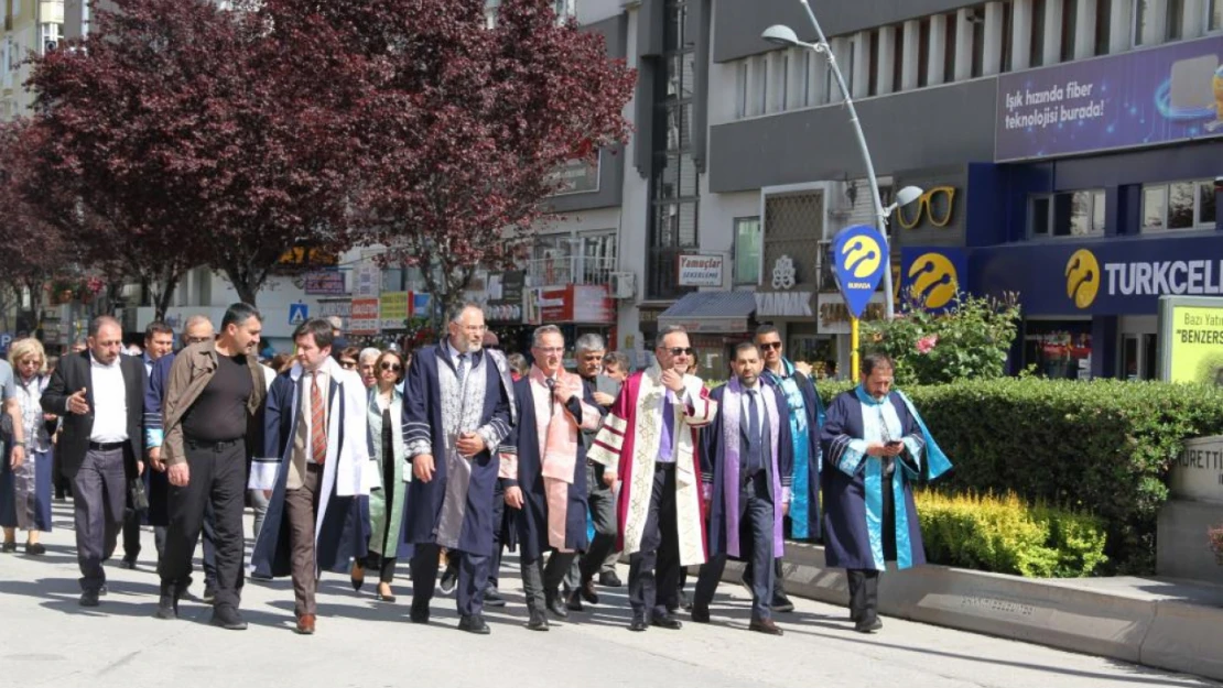 Kortej Yürüyüşü Yoğun İlgi Gördü