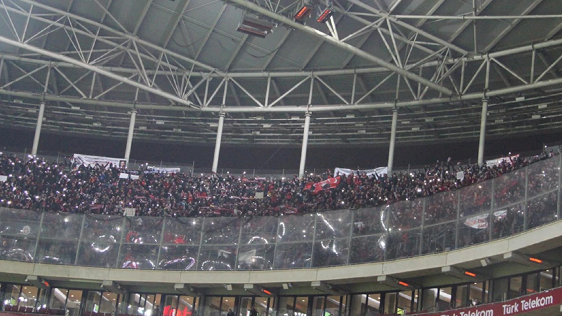 KSK taraftar TT Arena'yı inletti