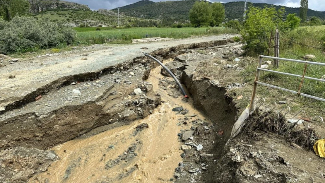 Kuvvetli sağanak yağış hasara neden oldu