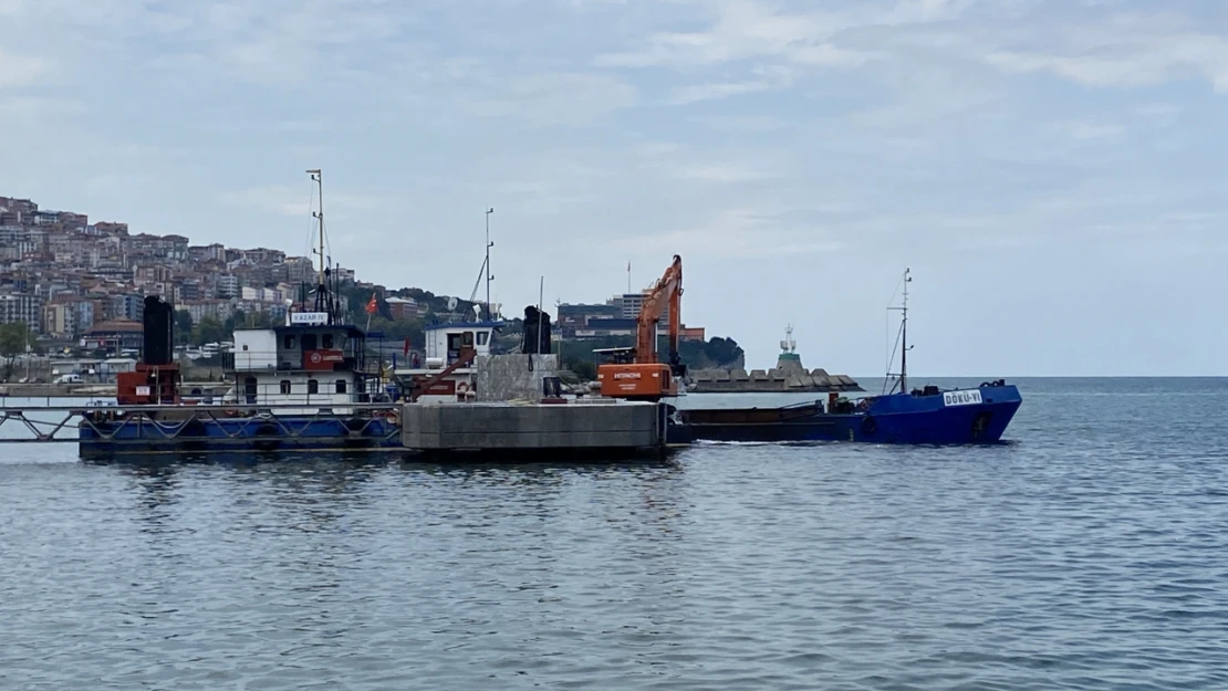 Limanda temizleme çalışması başladı