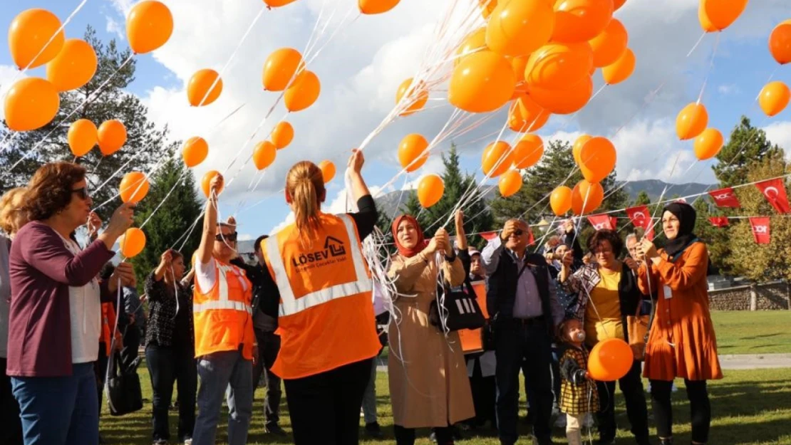 Lösemili Çocuklar Haftası'nda Turuncu Balon Etkinliği