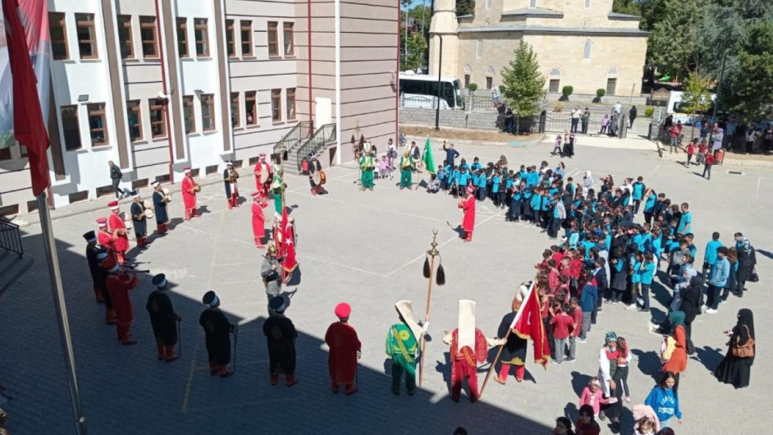 Mehteran gösterisine öğrencilerden yoğun ilgi