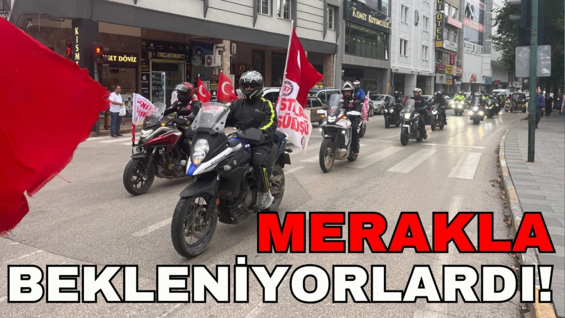 Merakla Bekleniyorlardı!