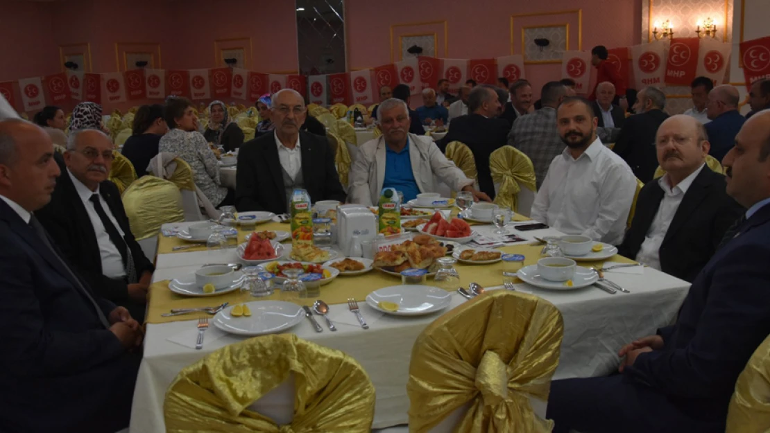 MHP'liler iftarda bir araya geldi