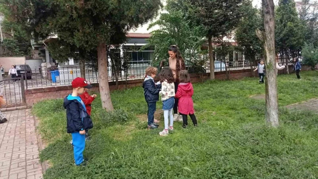 Minik Eller Büyük Hayaller ile Bilimsel Bitki Çizimi Yaptı