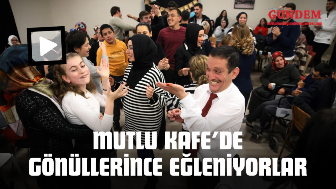 Mutlu Kafe'de Gönüllerince Eğleniyorlar