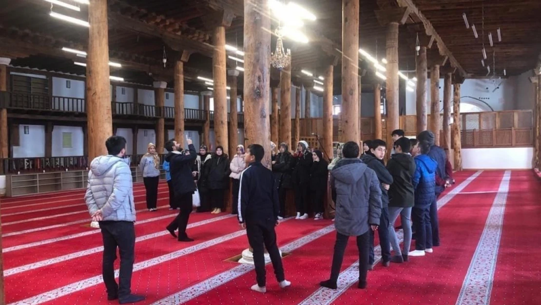 Öğrencilerden ÇEDES ile Ulu Cami Gezisi