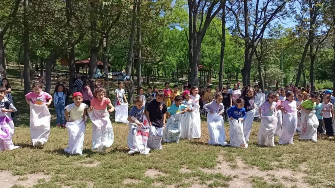 Öğrenciler yılın stresini attı