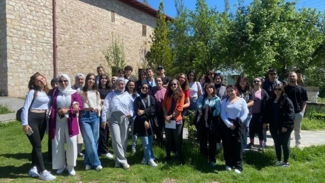 Öğrencilerden Kasaba Köyü Gezisi