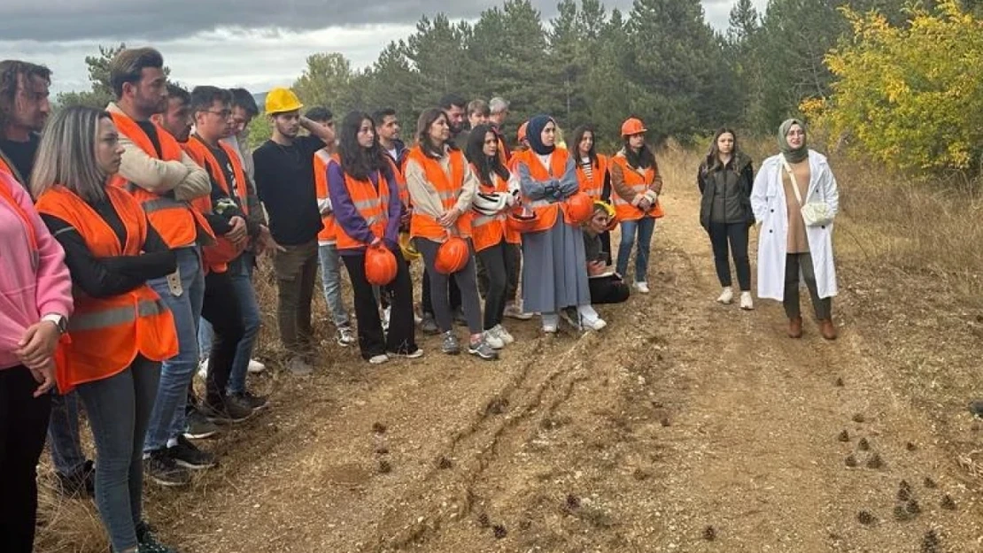 Öğrencilere uygulamalı eğitim