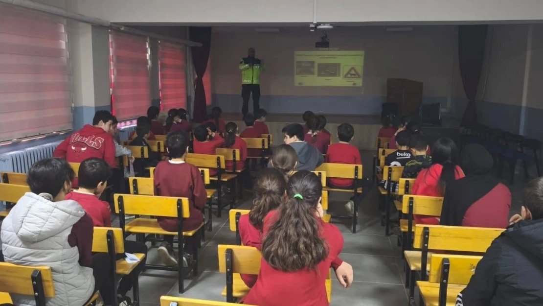 Öğrencilere Yönelik Trafik Semineri Düzenlendi