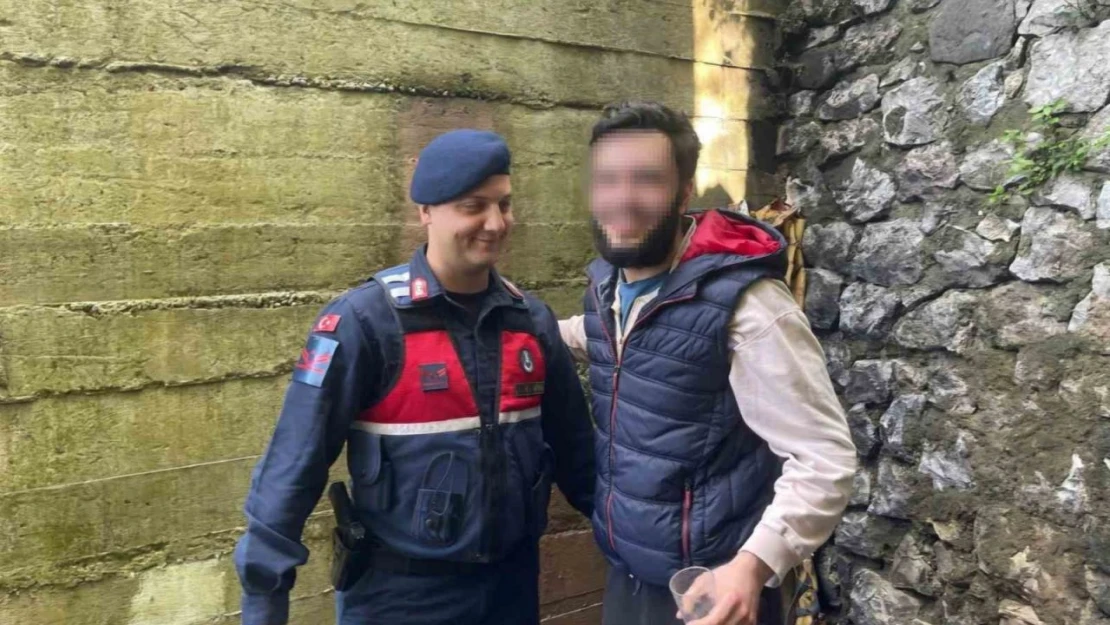 Ormanda Gezerken Kaybolan Genci Jandarma Ekipleri Buldu