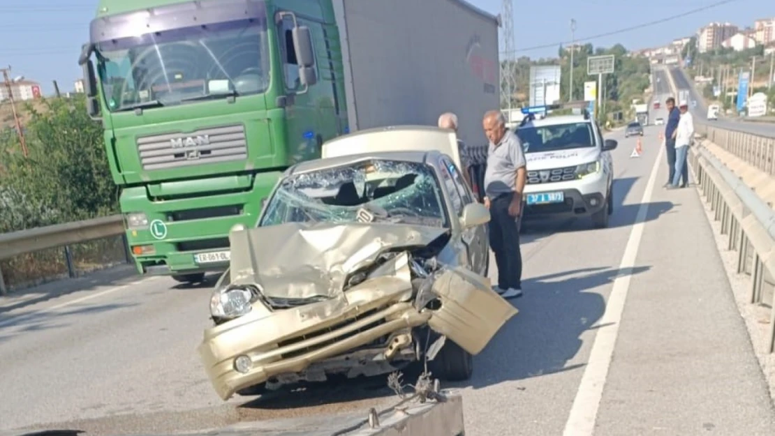 Otomobil ile traktör çarpıştı: 1 yaralı