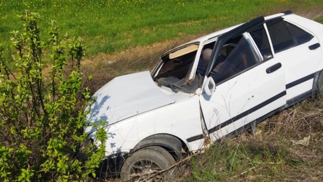 Otomobil Yoldan Çıktı: 1 Kişi Yaralandı