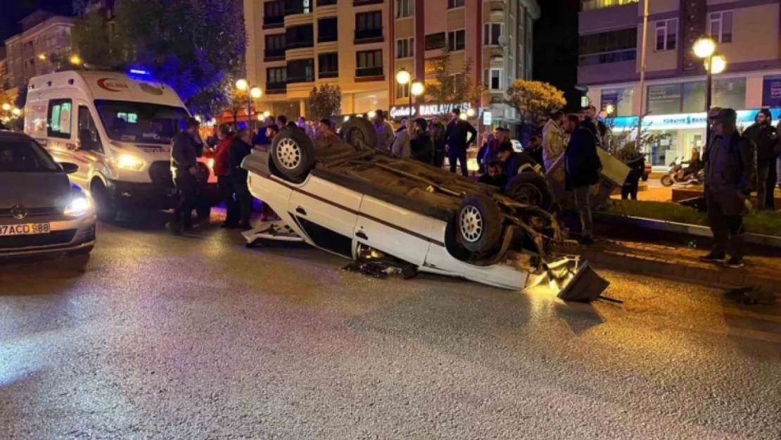 Otomobilin Devrildiği Kaza Anı Güvenlik Kamerasında