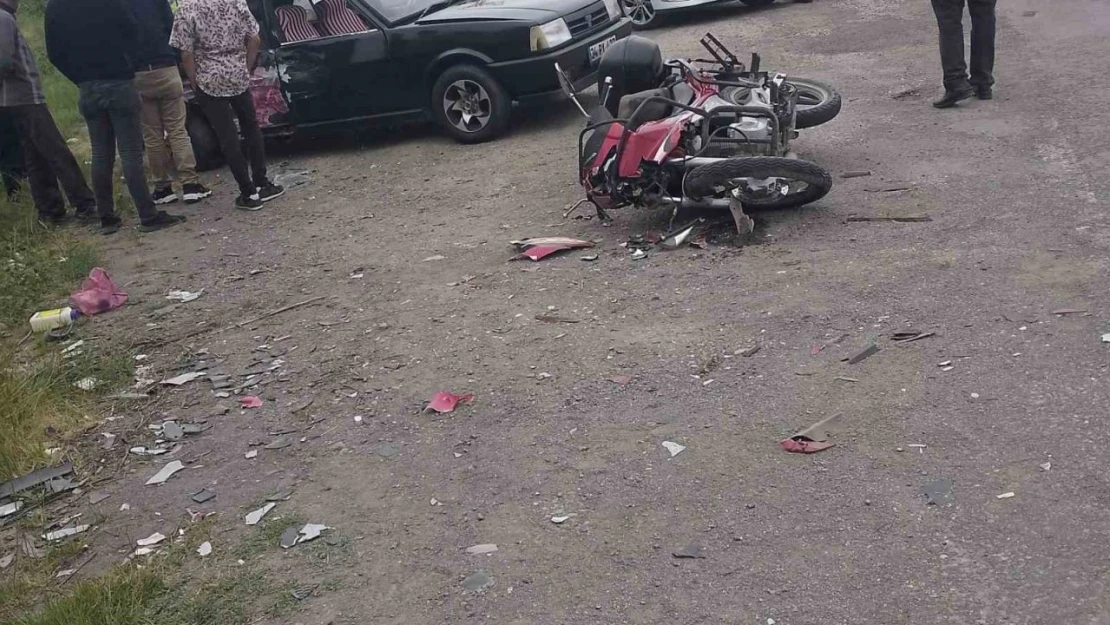 Otomobille Motosiklet Çarpıştı: 1 Ağır Yaralı