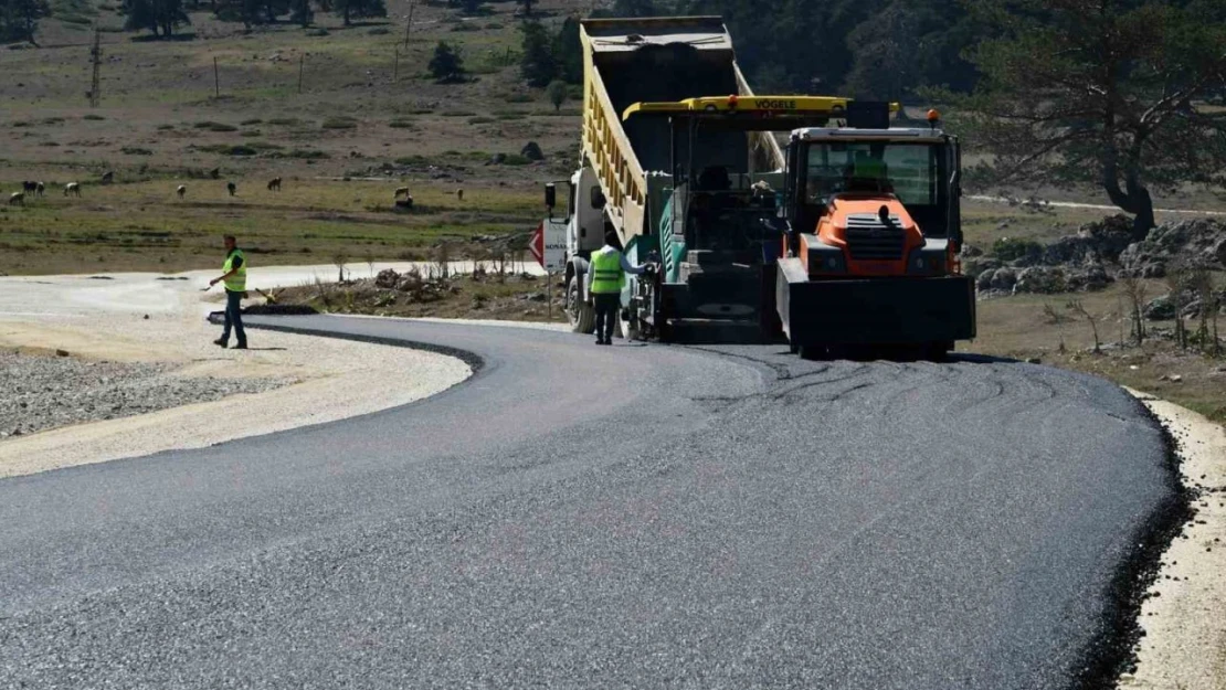 Özel İdare Asfalt Üreterek Yol Yapmaya Başladı