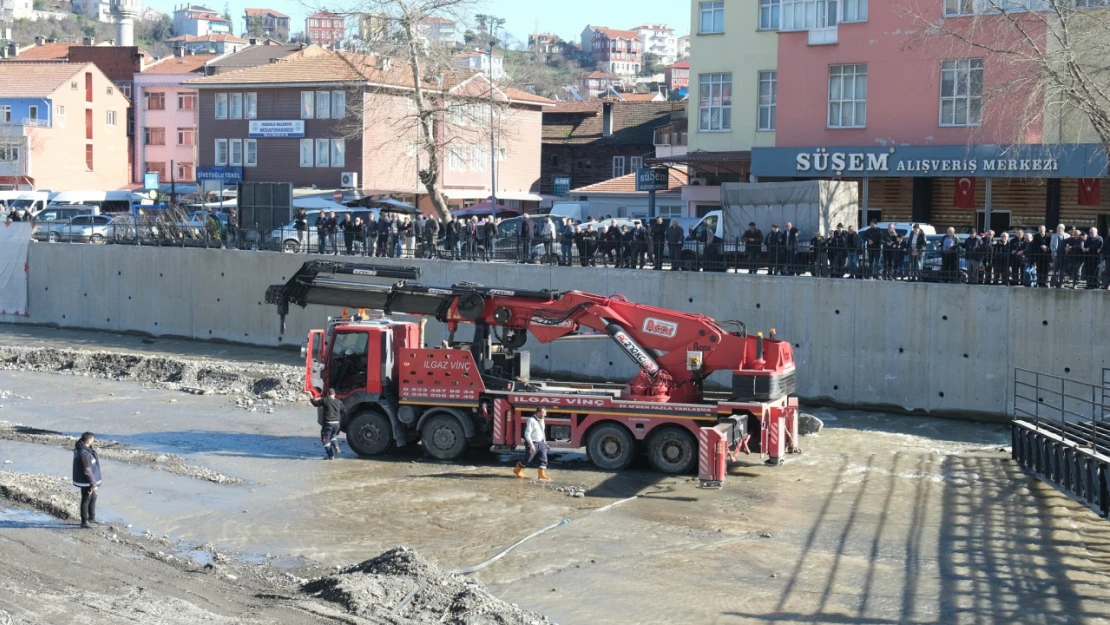 Pazar Yeri Köprüsünün İskeleti Monte Edildi