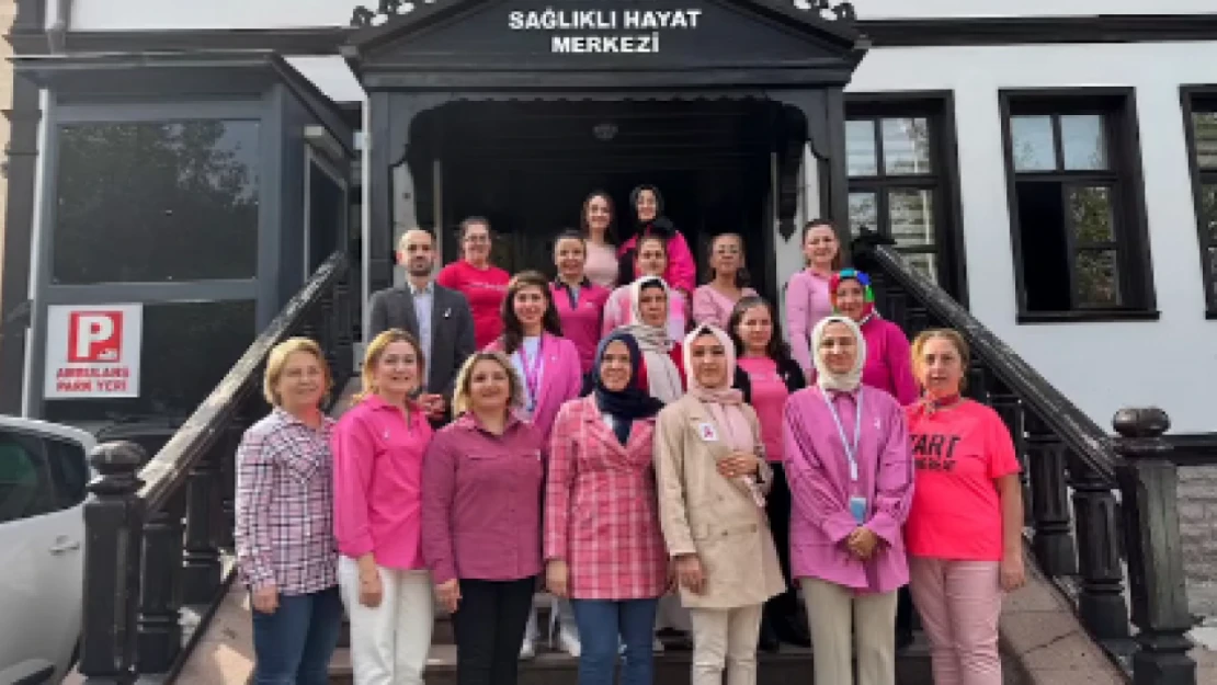 Pembe Kıyafetlerle Farkındalık Oluşturdular