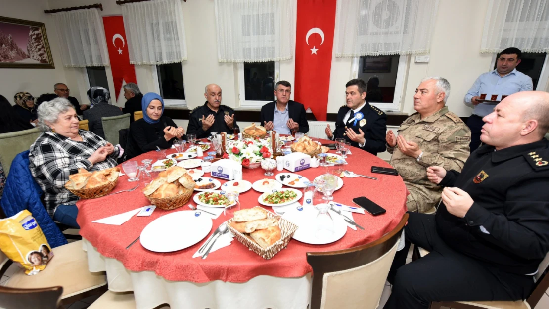 Polis teşkilatı yıl dönümü iftarında bir araya geldi