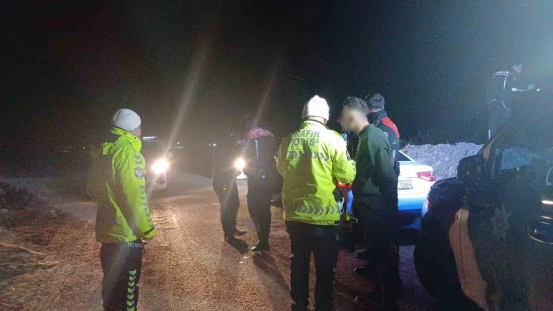 Aracından 30 Adet Sentetik Ecza Hapı Çıktı