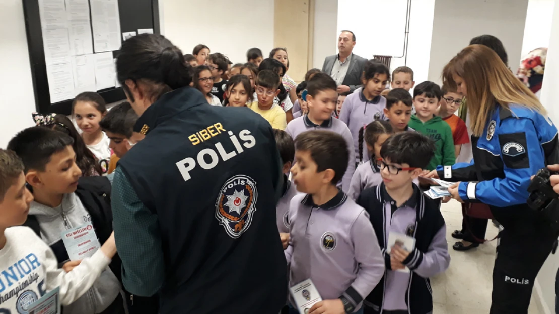 Polis'ten, öğrencilere sosyal medya uyarısı