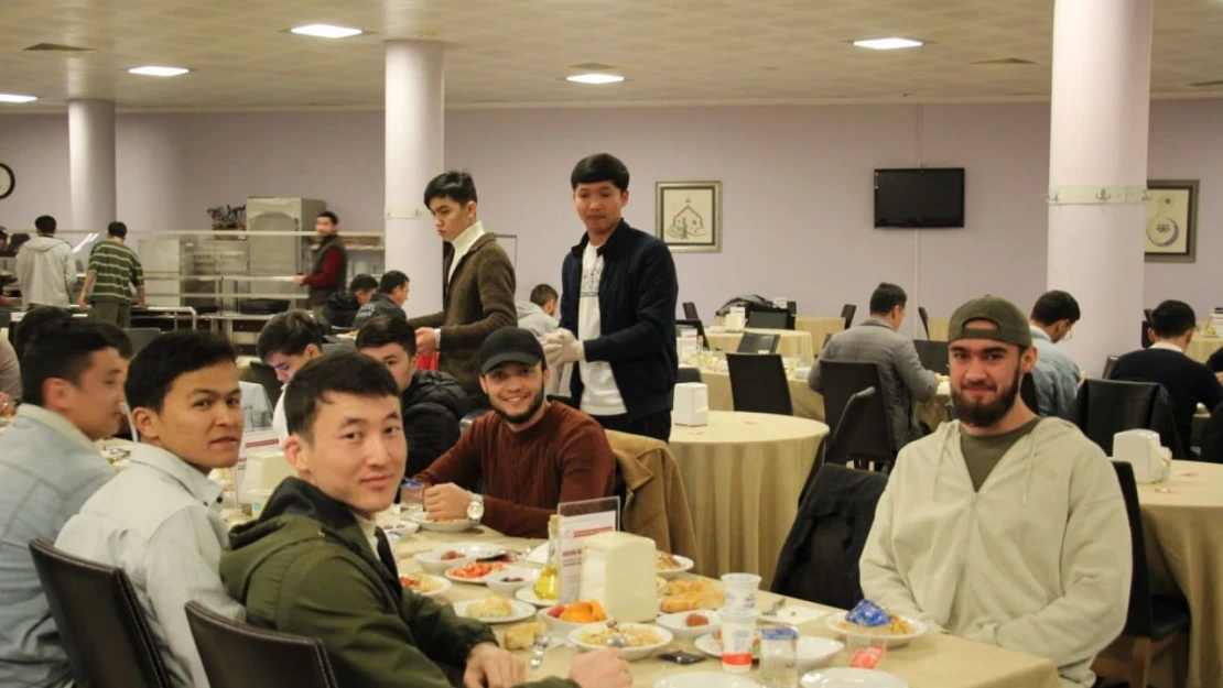 Rektör Kırışık, Özbekistanlı Öğrencilerle İftarda Buluştu