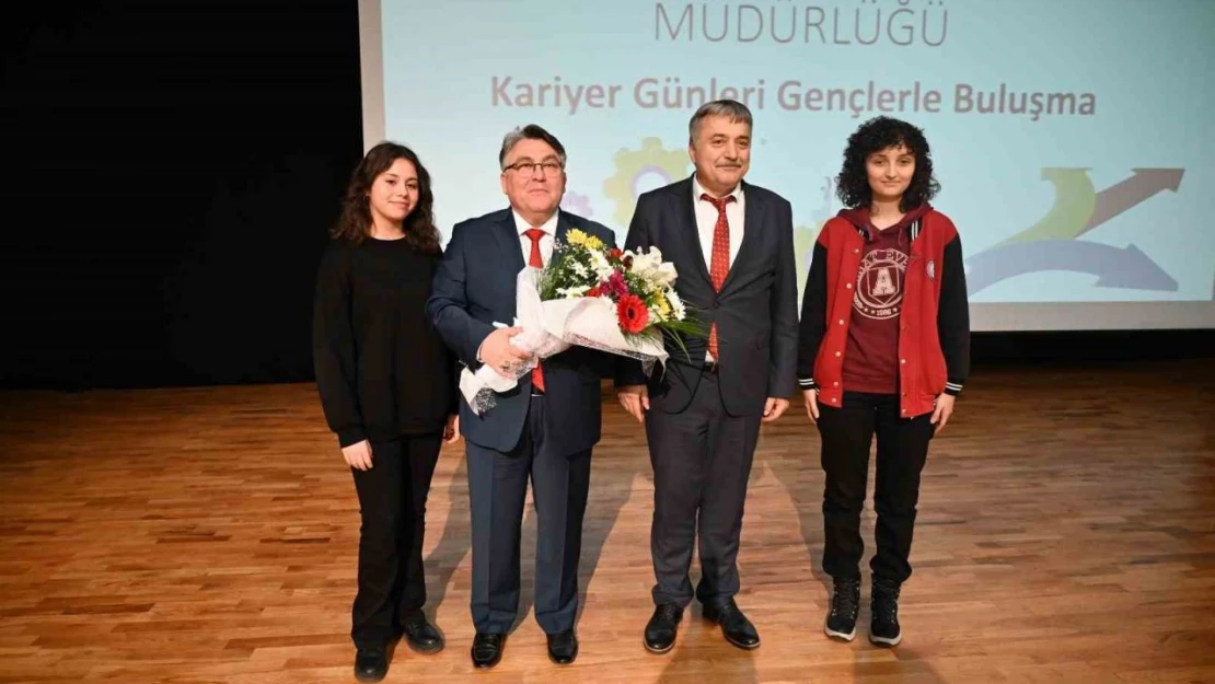 Rektör Özölçer, Tecrübelerini Paylaştı